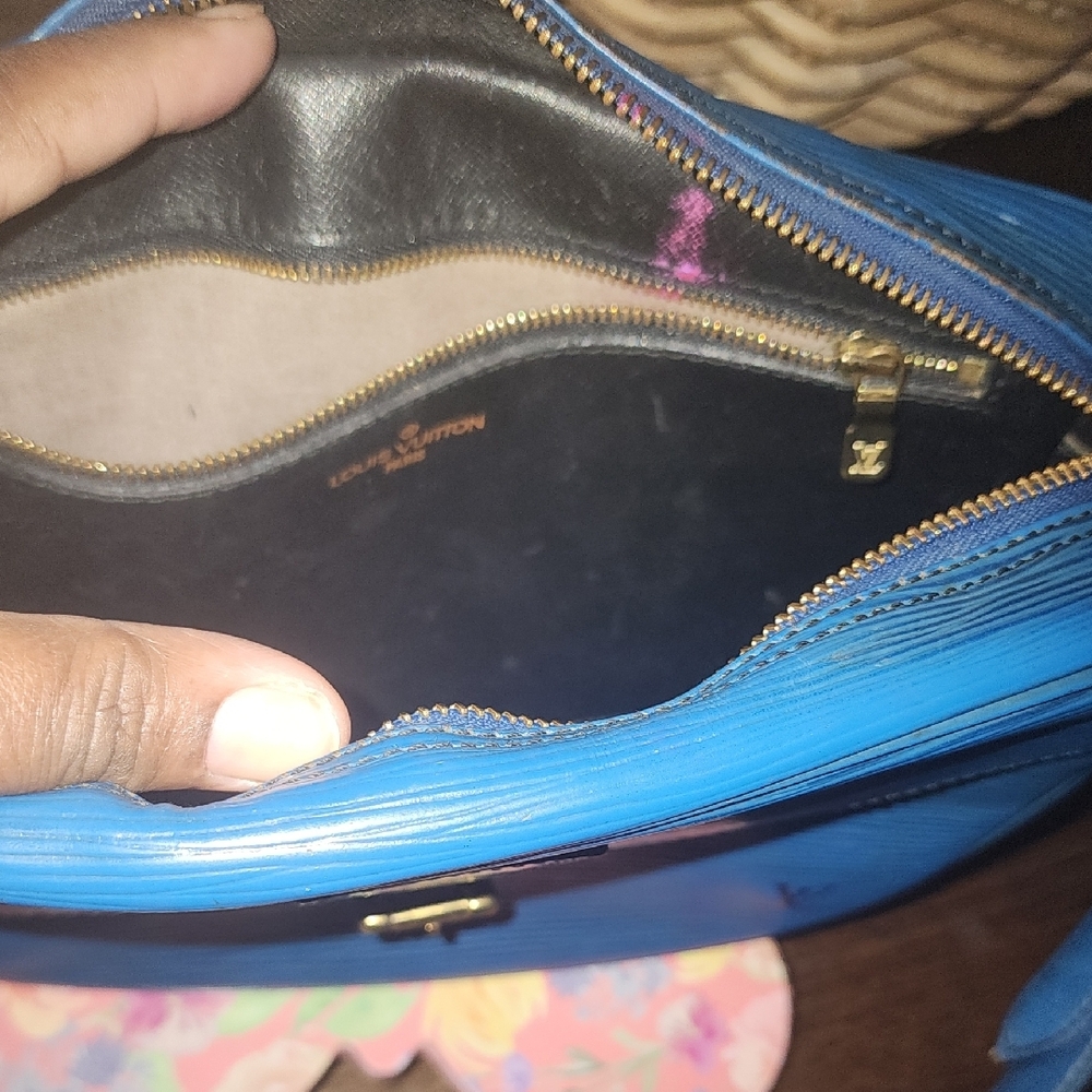 Louis Vuitton Royal Blue Shoulder Bag - Picture 9 of 16